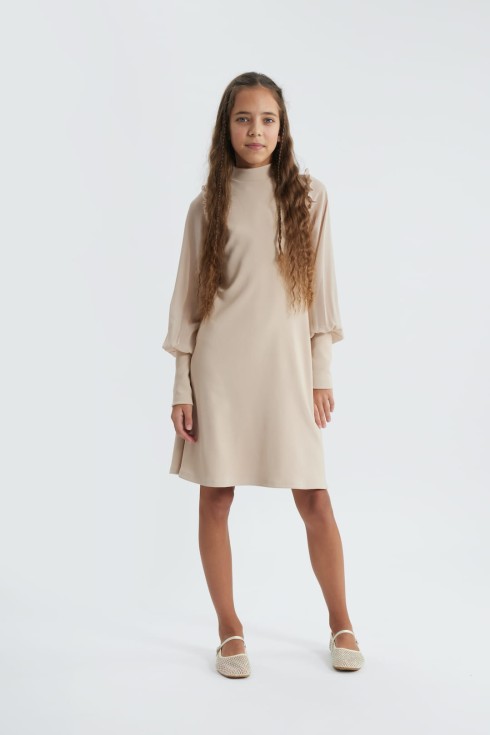 pigekjole, Luna kjole, børnetøj, elegant pigetøj, kjole til særlige anledninger, familiefester, kvalitetsbørnetøj, dansk design, komfortabel kjole