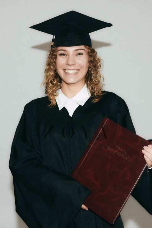 dimissionskappe, studenterhue, sort kappe, skoleafslutning, dimission, hue med kvast, afslutningsceremoni, børn, unge, voksne, 2026