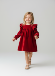 Småpige i knælang rød velourkjole Idalia, festklar og smilende