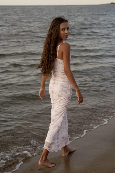 Lilla Fiorella maxikjole til pige med smalle stropper, frontvisning