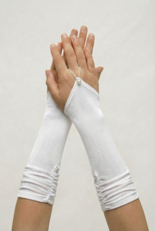 festhandsker, hvide handsker, lange handsker til piger, handsker til konfirmation, festtilbehør til børn, højtidslige handsker, handsker med rhinsten, håndsyet EU-kvalitet