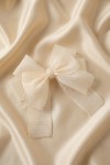 hårspænde til piger, cremefarvet sløjfe, elegant hårtilbehør, festligt hårspænde, hårpynt til børn, sløjfe til håret, accessories til piger, dåbstilbehør, bryllupstilbehør til børn