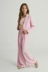 Elegant pige-festsæt Emi pink – jakkesæt med blazer og bukser bagside og detalje, pink festtøj børn, ZOYA Fashion Danmark