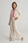 Elegant pige-festsæt Emi lys beige – jakkesæt med blazer og bukser bagside og detalje, creme festtøj børn, ZOYA Fashion Danmark