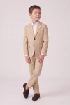 Beige jakkesæt til drenge Liam – lukket blazer med lommeklapper og bukser, set forfra