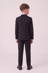 Sort jakkesæt til drenge Sam set bagfra – blazer og bukser med pressefolder